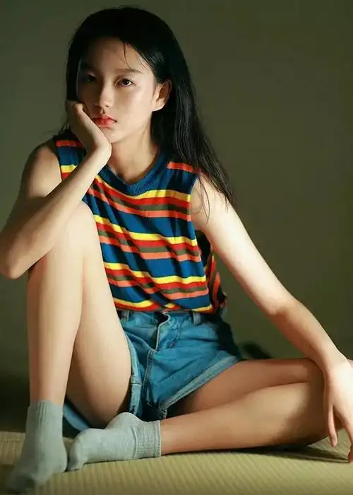 《银河快线》经典动画剧照：列车穿行在星环之间